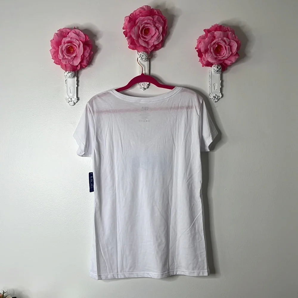 HUK Women’s Script V Neck Top in White, Size XL. - Picture 8 of 8